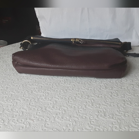 $$$ SALE $$$ NEW Roots Navy & Wine Pebbled Leather - Picture 5 of 13